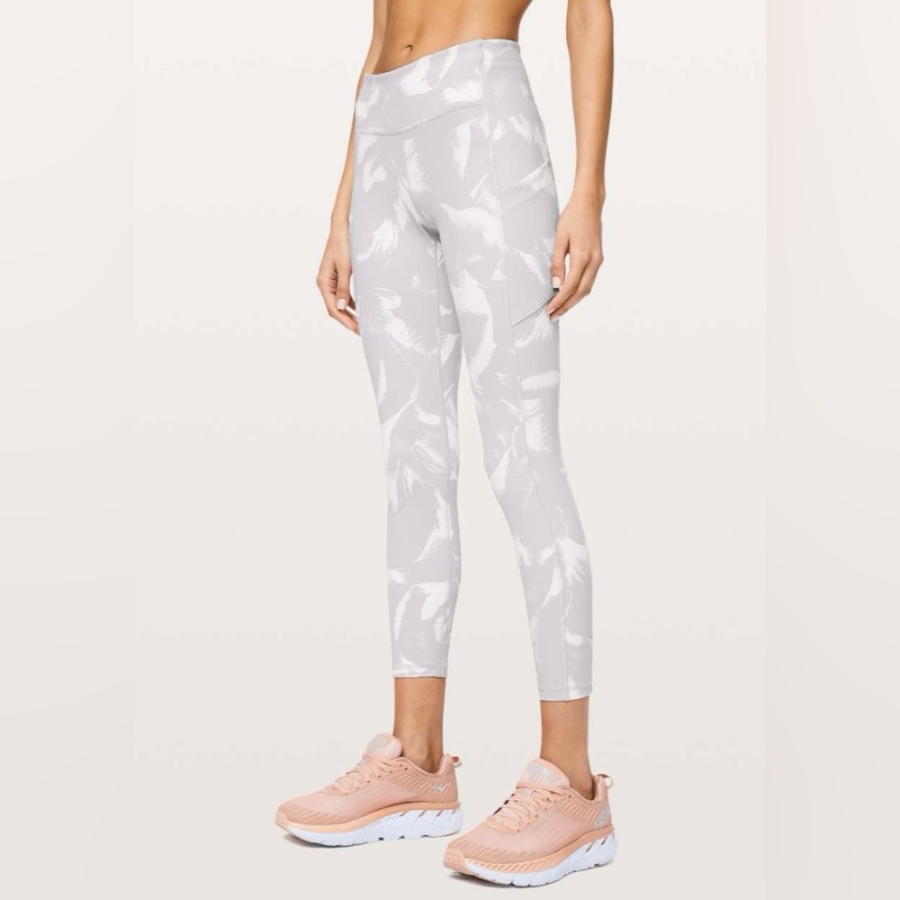 Lululemon Speed Up Tight 7/8 25" in Flower Pop White Silver Lilac